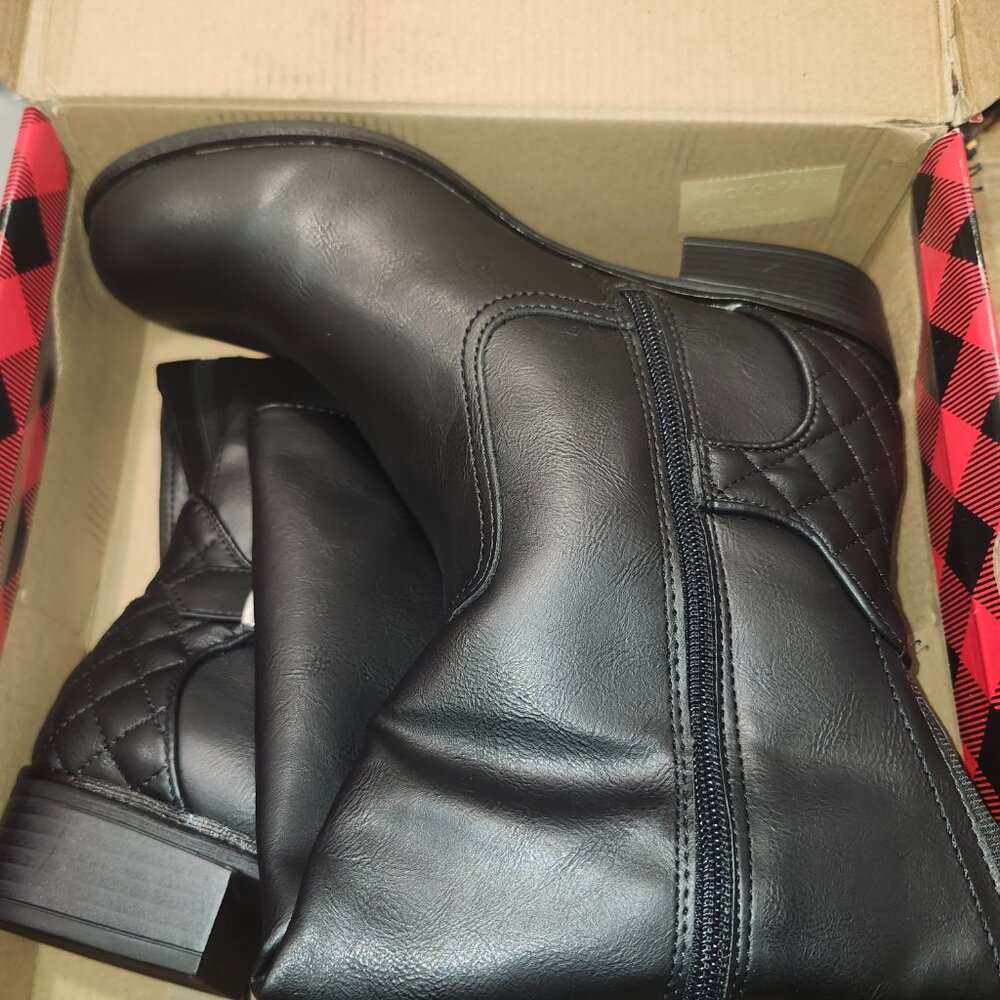 Boots - Picture 3 of 3